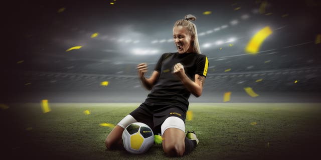 Football (female player ver)