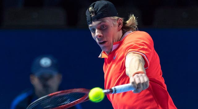 denis_shapovalov_plays_backhand-1040×572
