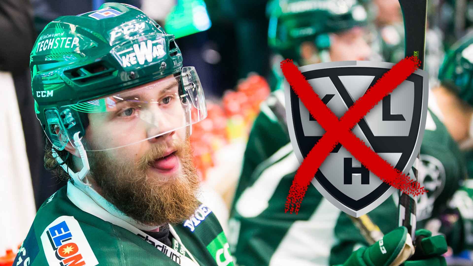 En ishockeyspelare i grön matchdräkt och hjälm under ett ishockeymatch.