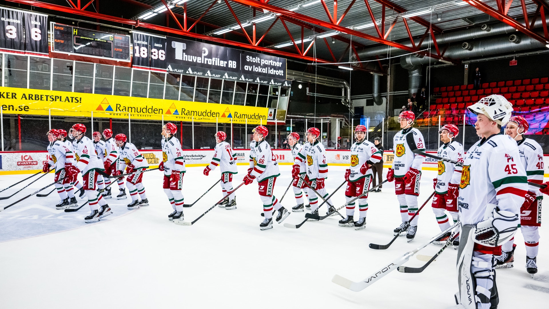 Mora IK spelare firar