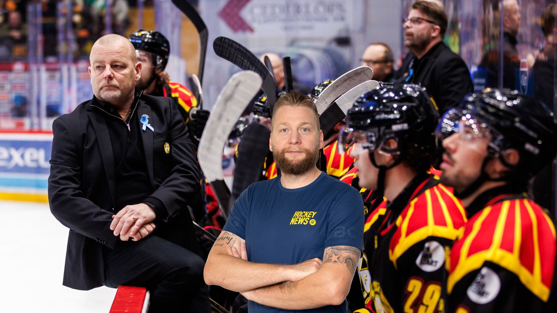 Hockeytränare sitter på bänken och observerar sitt lag under en match. Spelarna är klädda i svart och röd-gul utrustning.