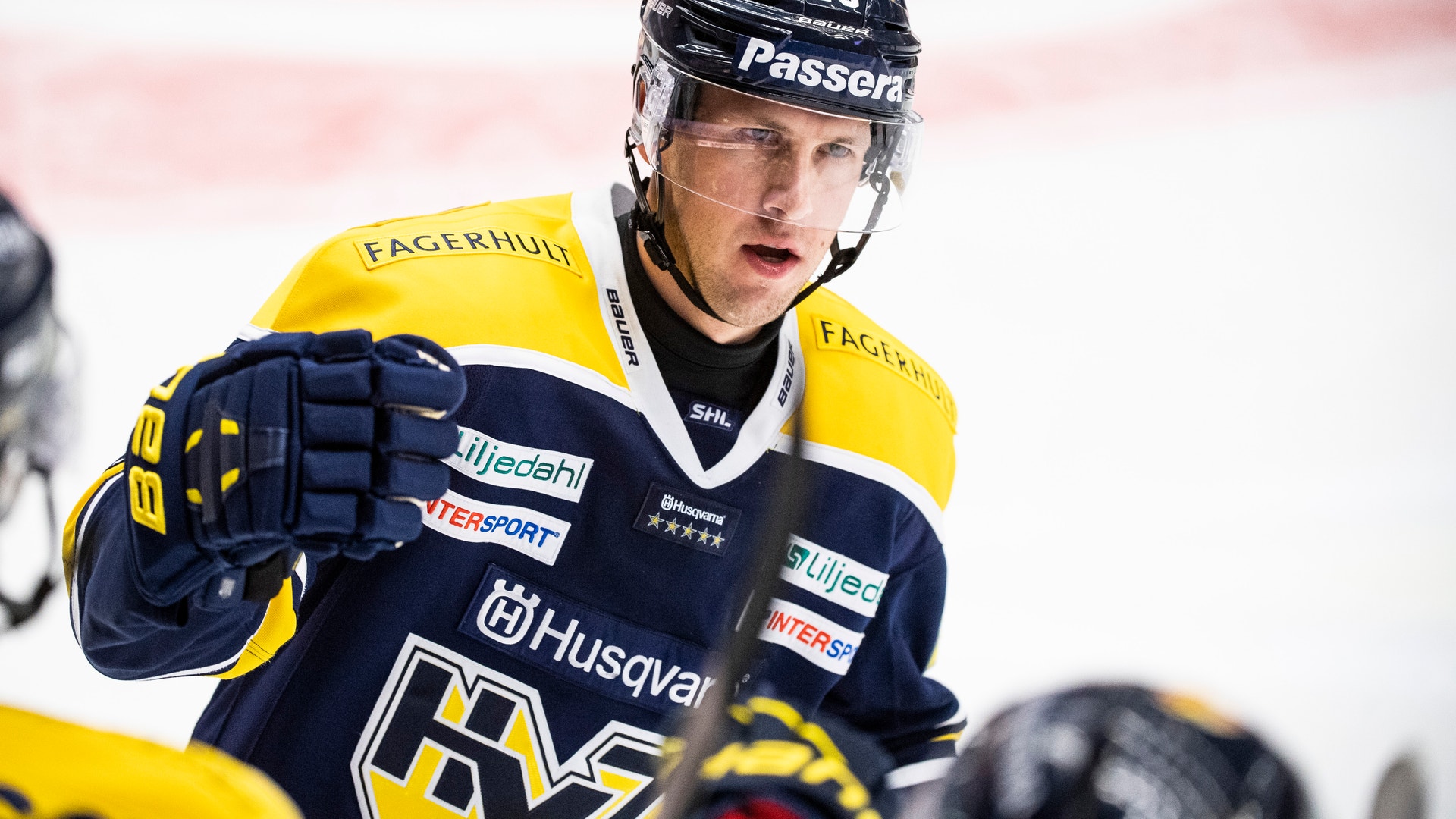 (17661) Matt Donovan