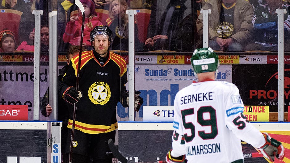 (2137) Jörgen Sundqvist i utvisningsbåset