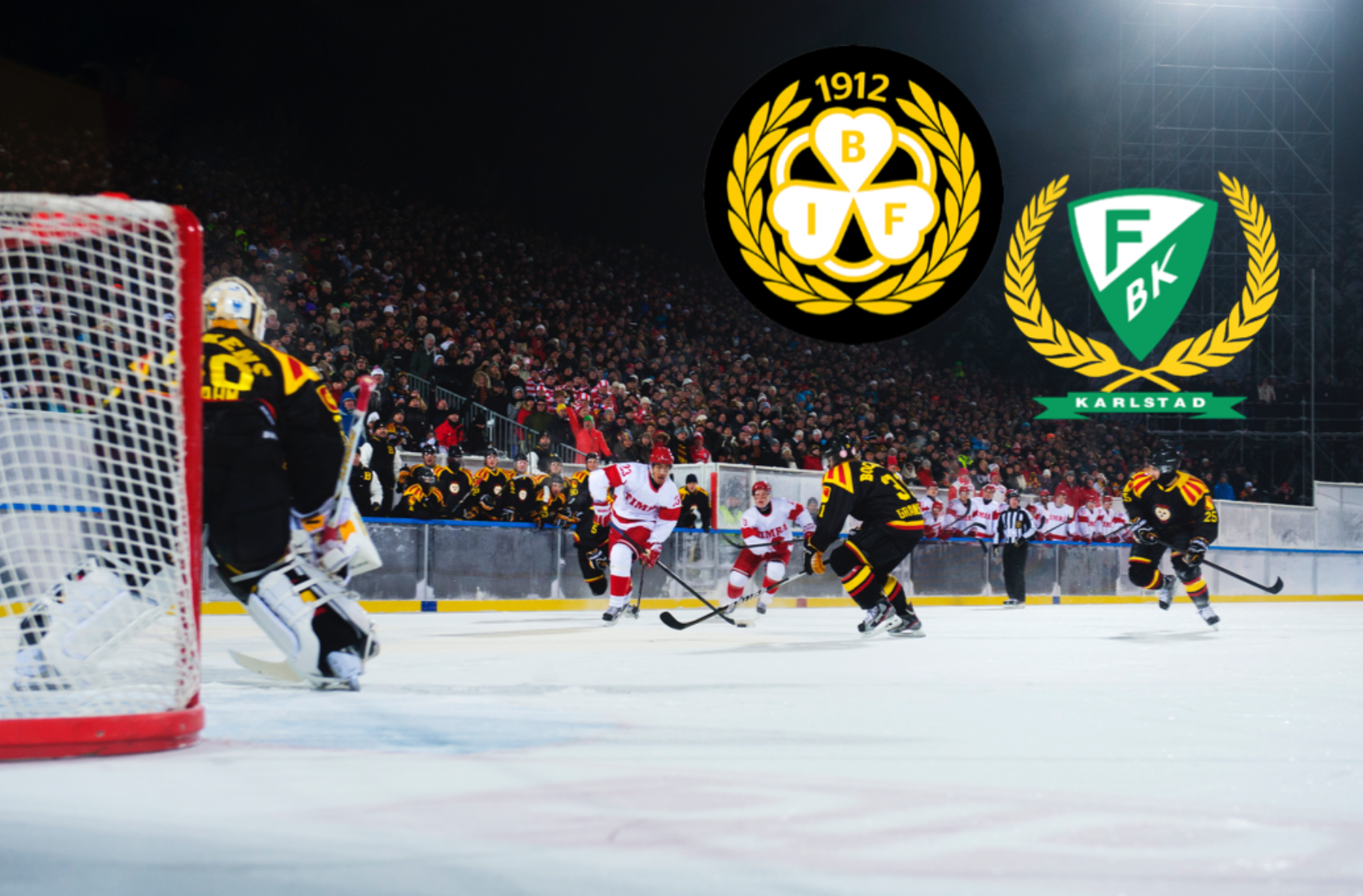Ishockeymatch mellan två lag på en fullsatt arena. Spelarna är klädda i svart och gult respektive rött och vitt. En målvakt i svart står framför målet på vänster sida. Två stora klubblogotyper syns på tavlan ovanför isen - en gul och svart från 1912 och en grön och vit.