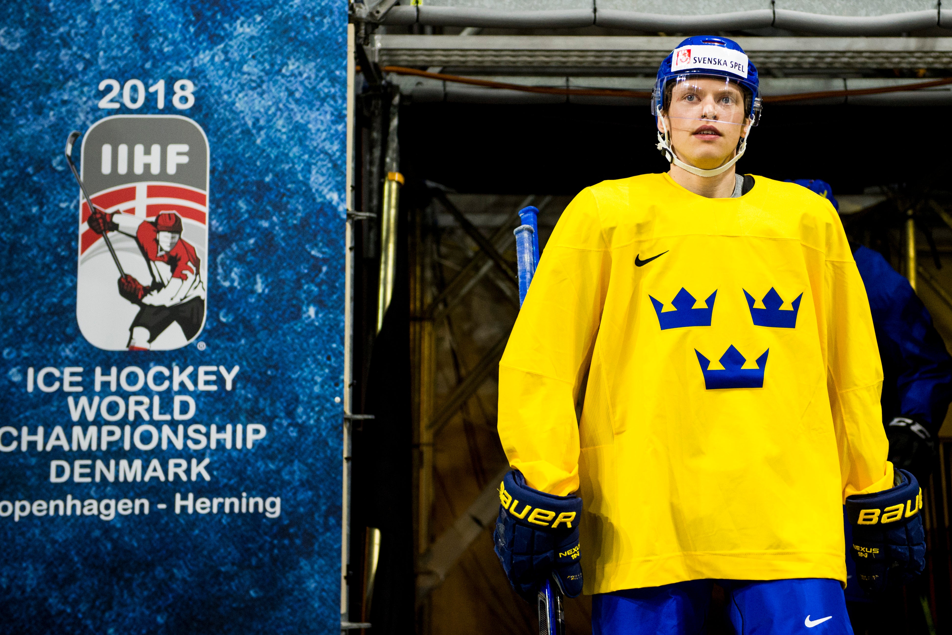 (2851) Lawrence Pilut4