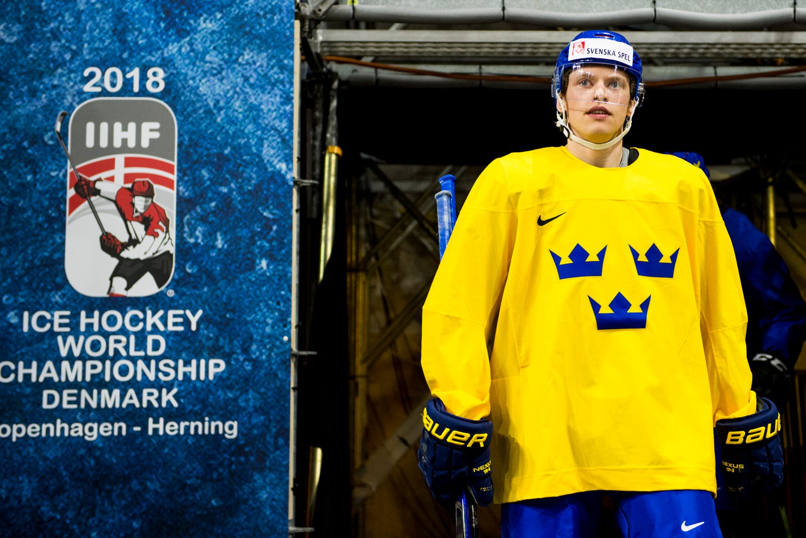 (2851) Lawrence Pilut4