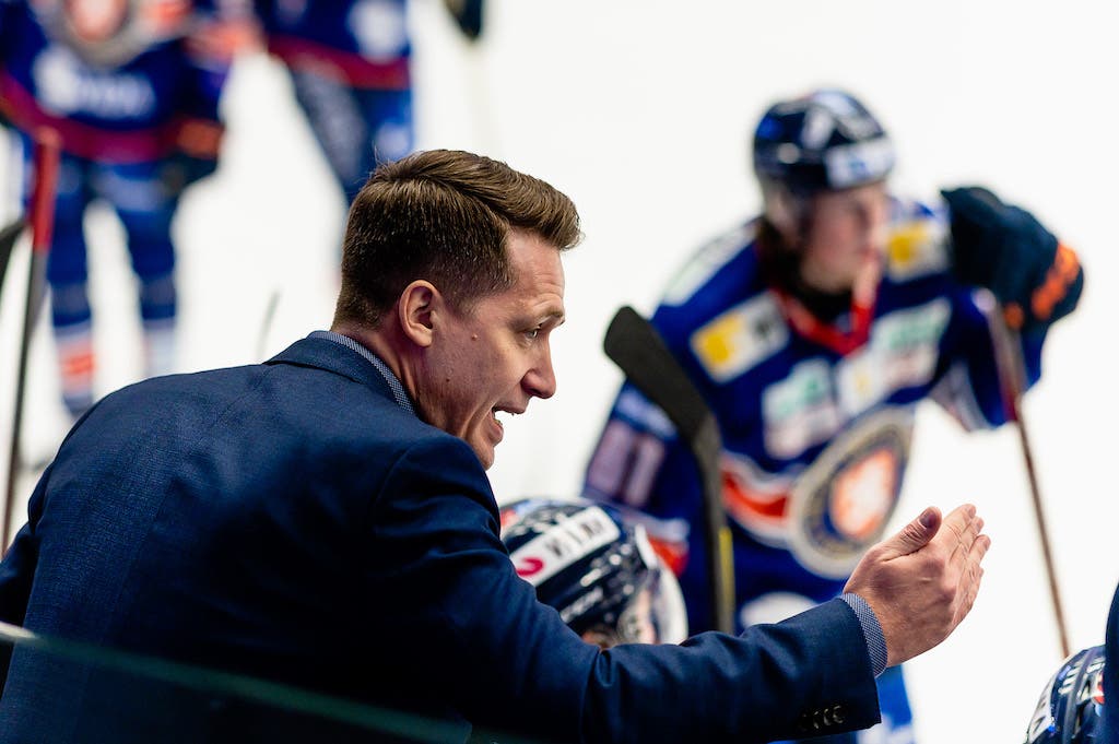 (15915) Sam Hallam/Växjö Lakers