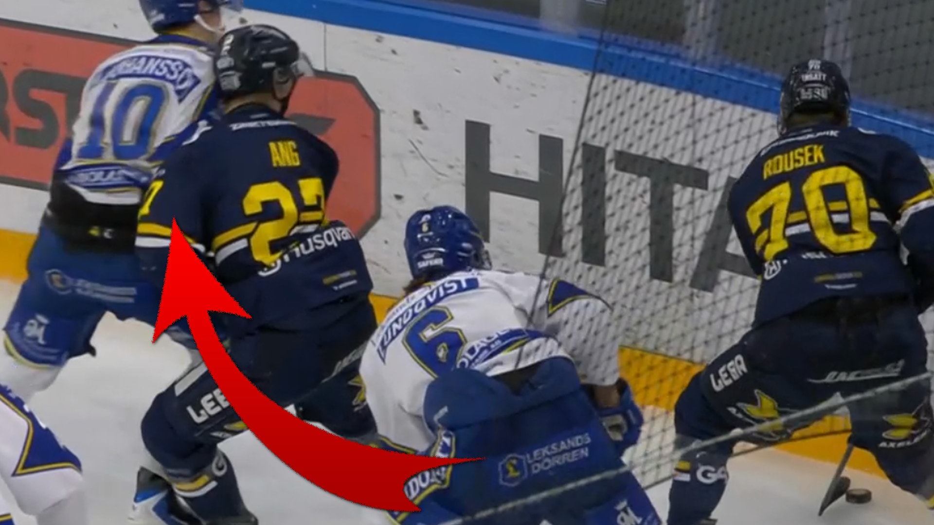 tackling Anton Johansson på Jonathan Ang