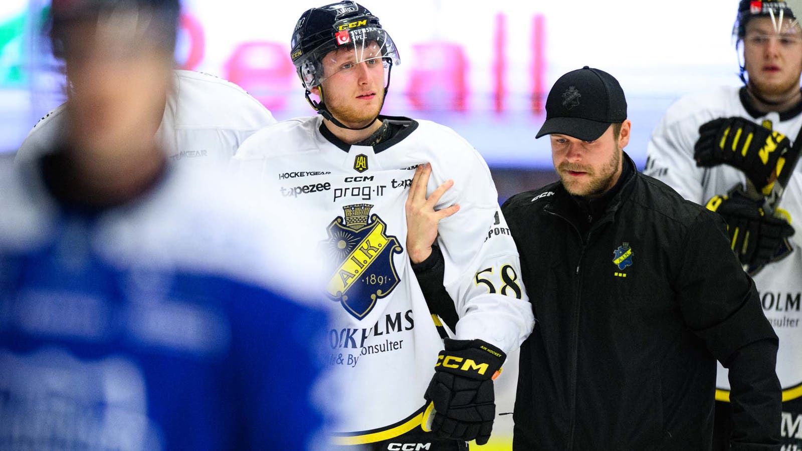 Oskar Magnusson AIK tackling mot BIK