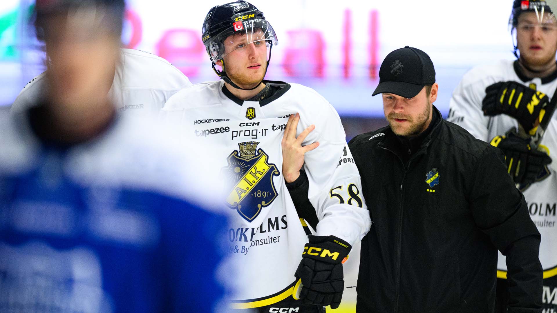 Oskar Magnusson AIK tackling mot BIK