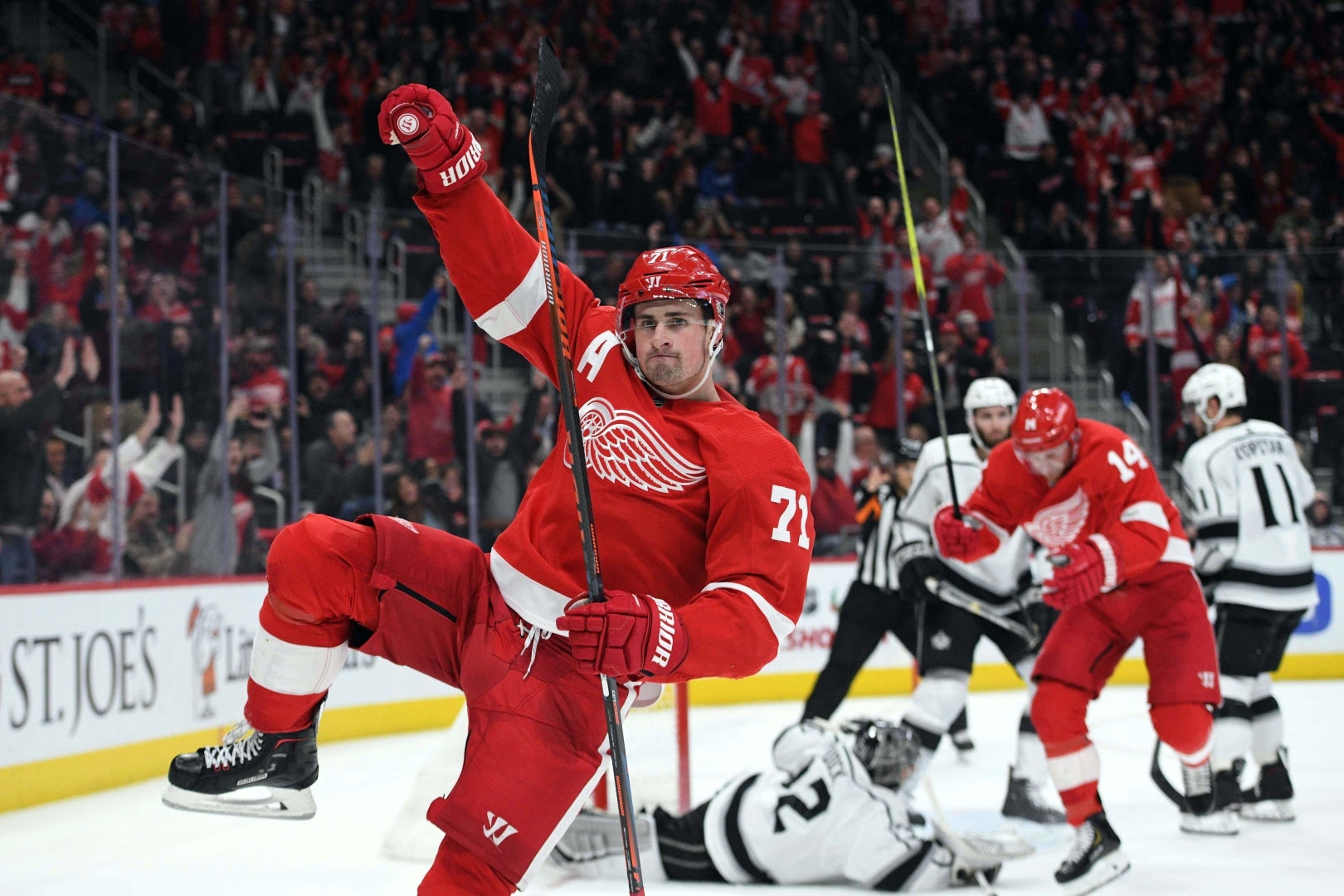 (5497) Dylan Larkin