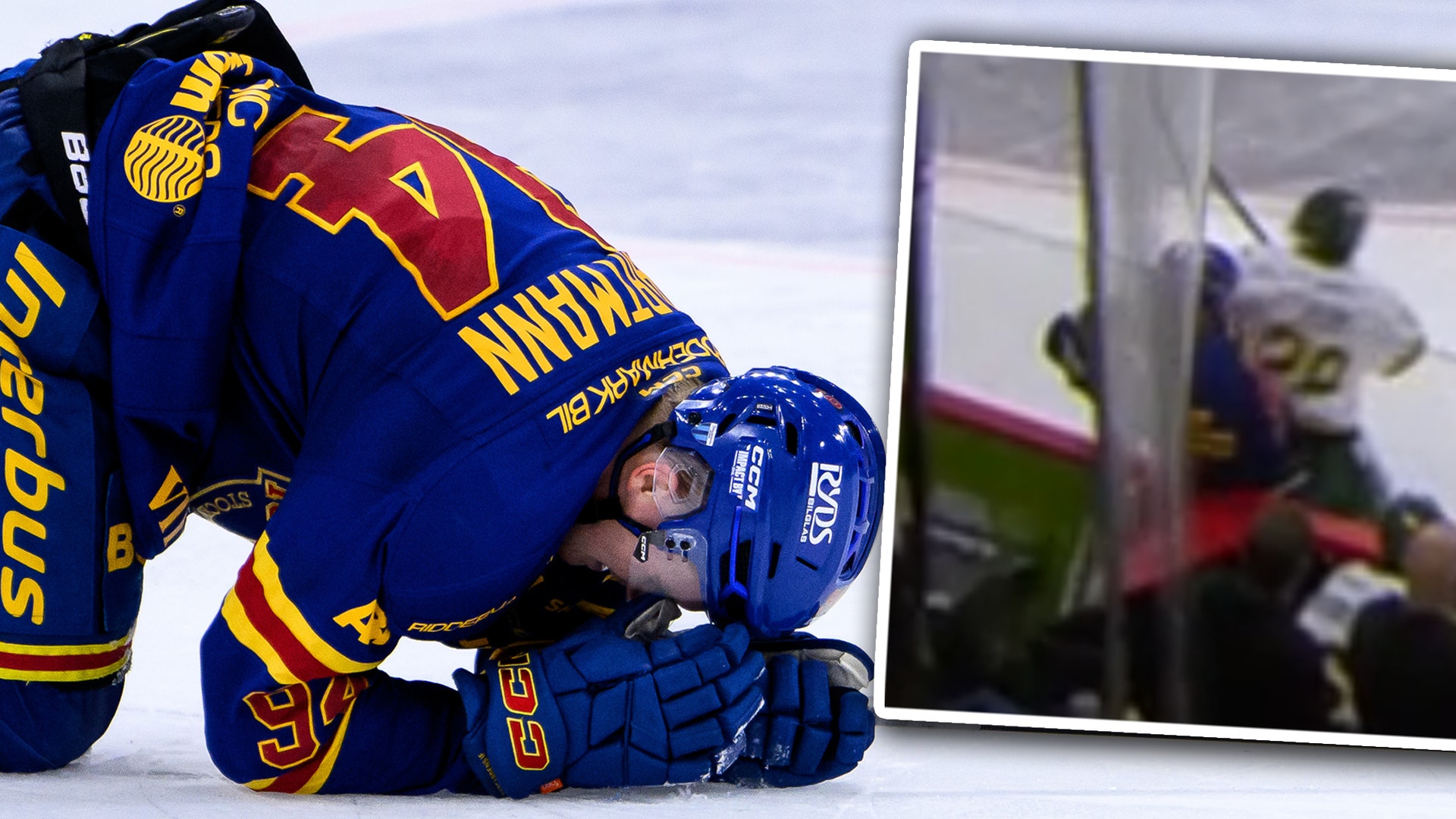 En ishockeyspelare i blå matchtröja sitter nerböjd på knä på isen, synbart skadad, med en infälld bild som visar en smäll mot sargen.