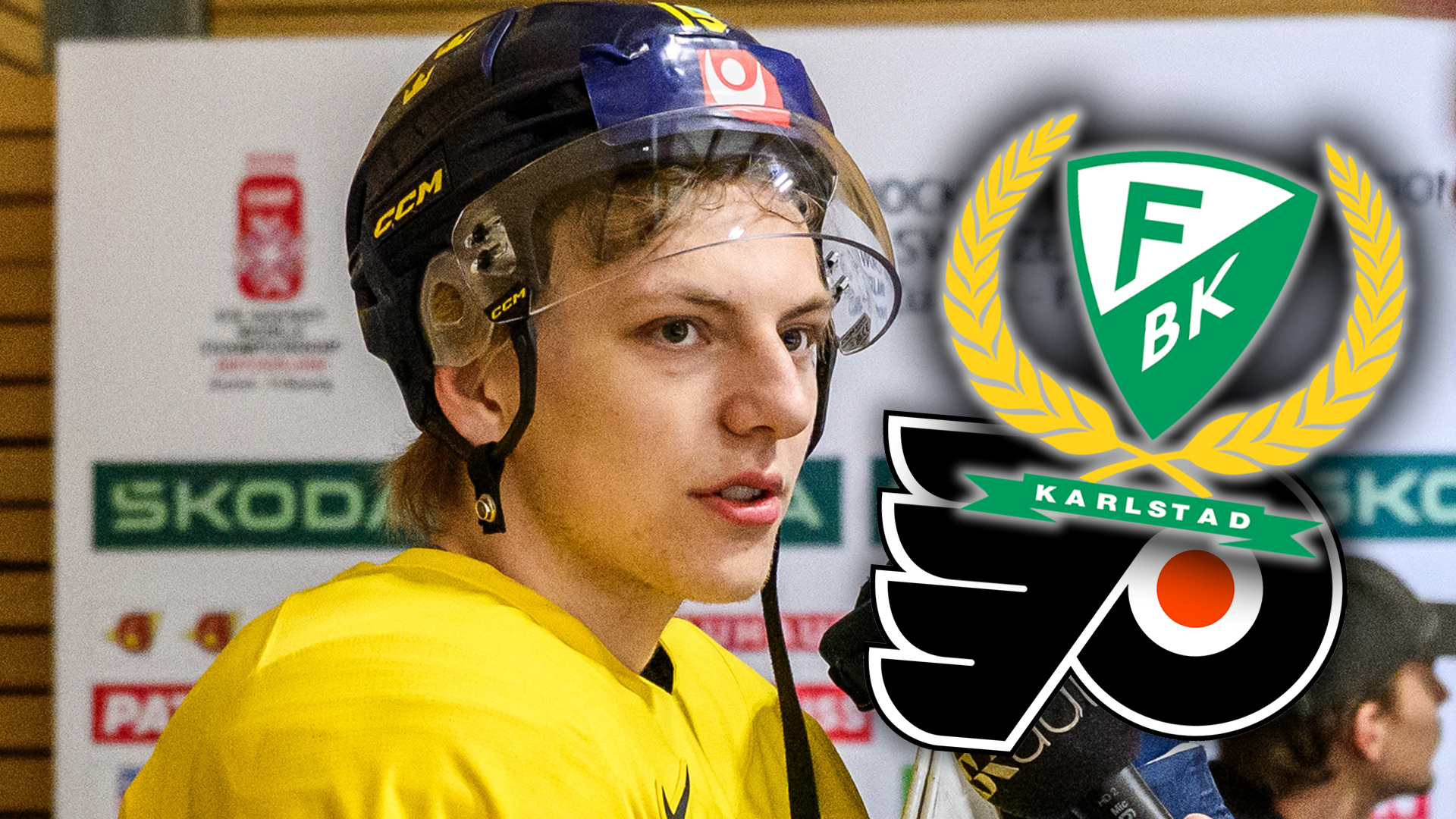 Ishockeyspelare i gul tröja och blå hjälm under ett match- eller träningsevent. I bakgrunden syns logotyper för Färjestads BK och andra sponsorer.