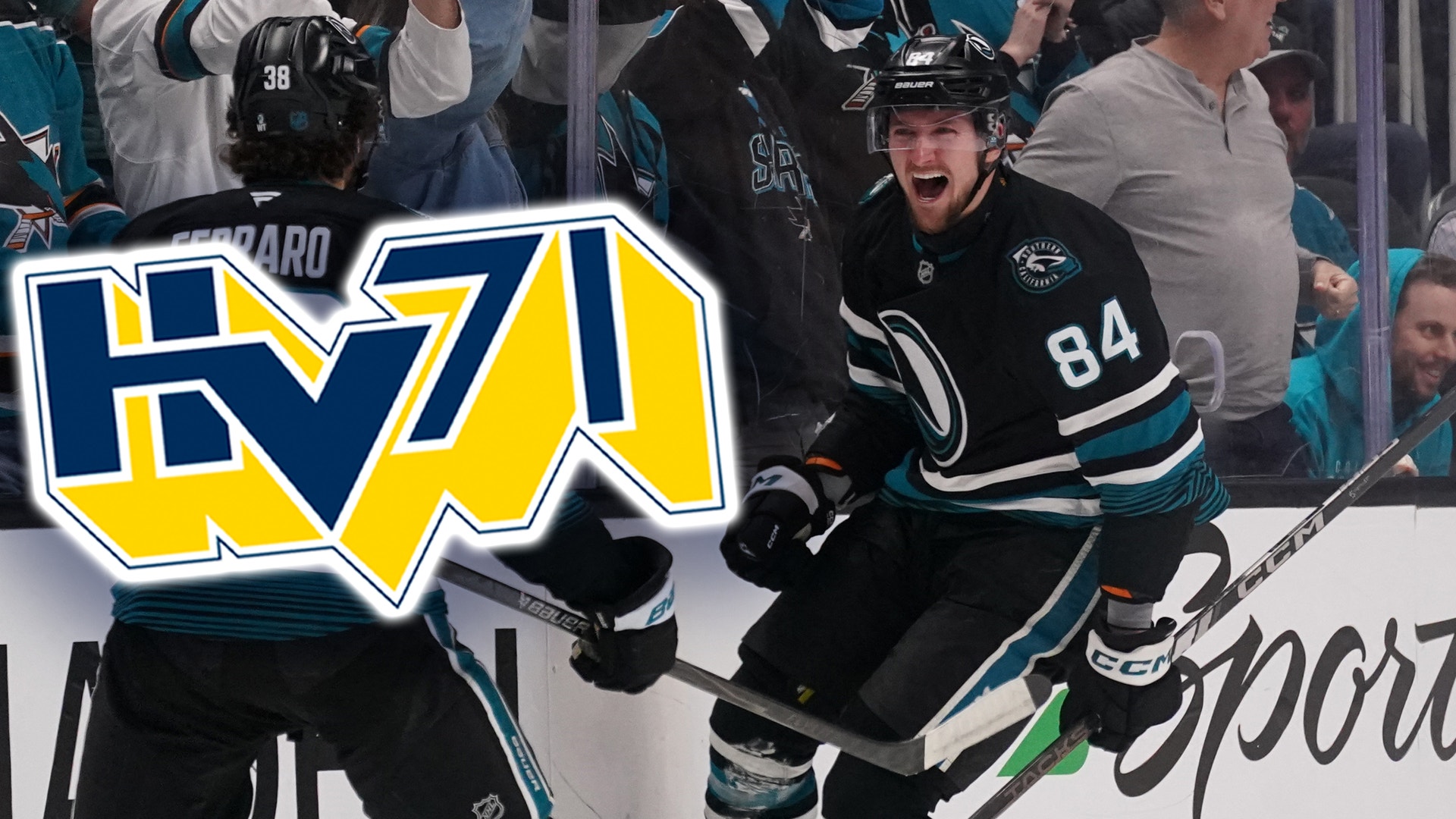 Ishockeyspelare jublar på isen efter mål, med HV71:s logotyp i förgrunden.