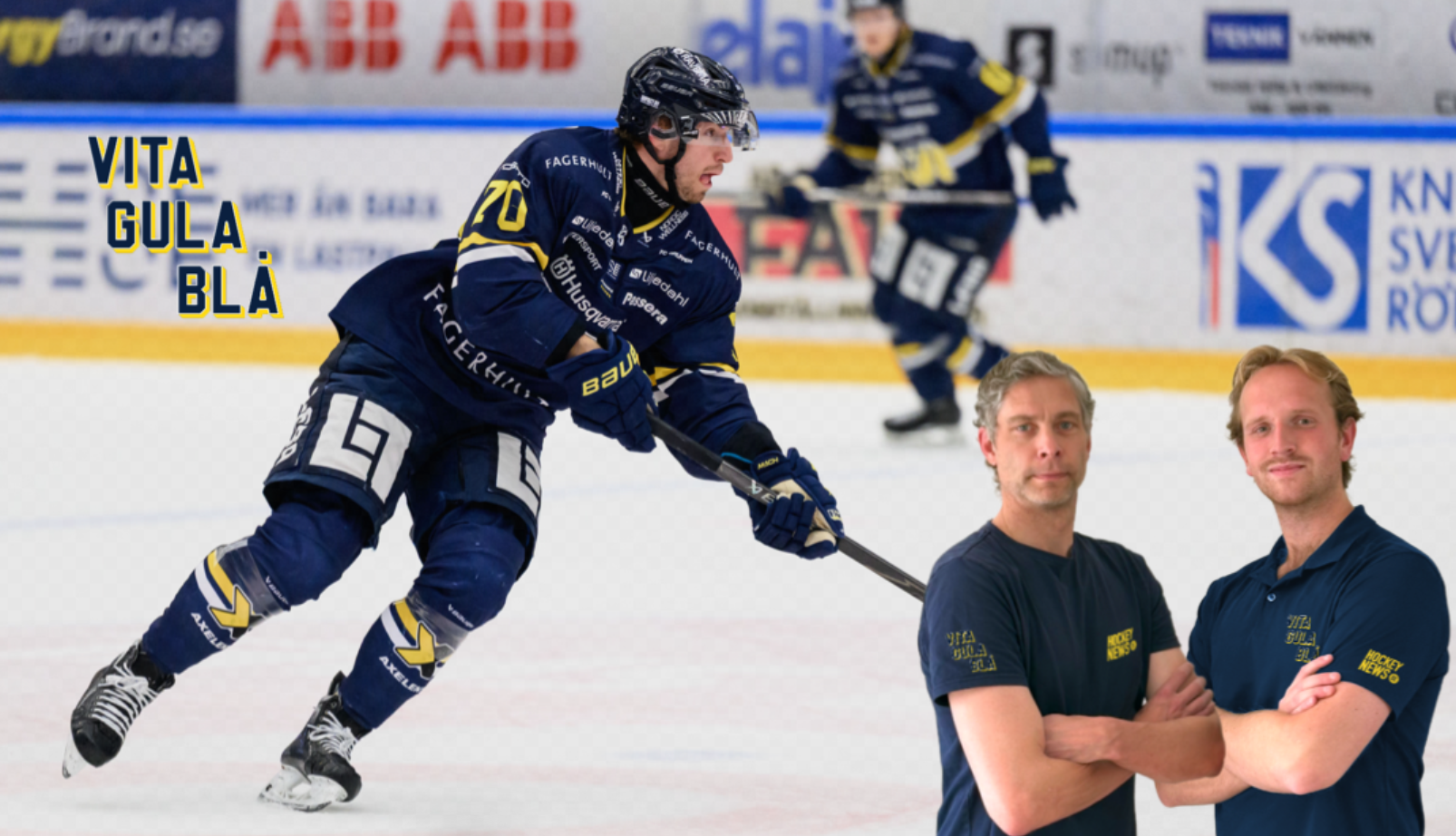 Ishockeyspelare i mörkblå och gul uniform spelar på en ishall. I förgrunden står två män i mörkblå tröjor med lag-logotyp.