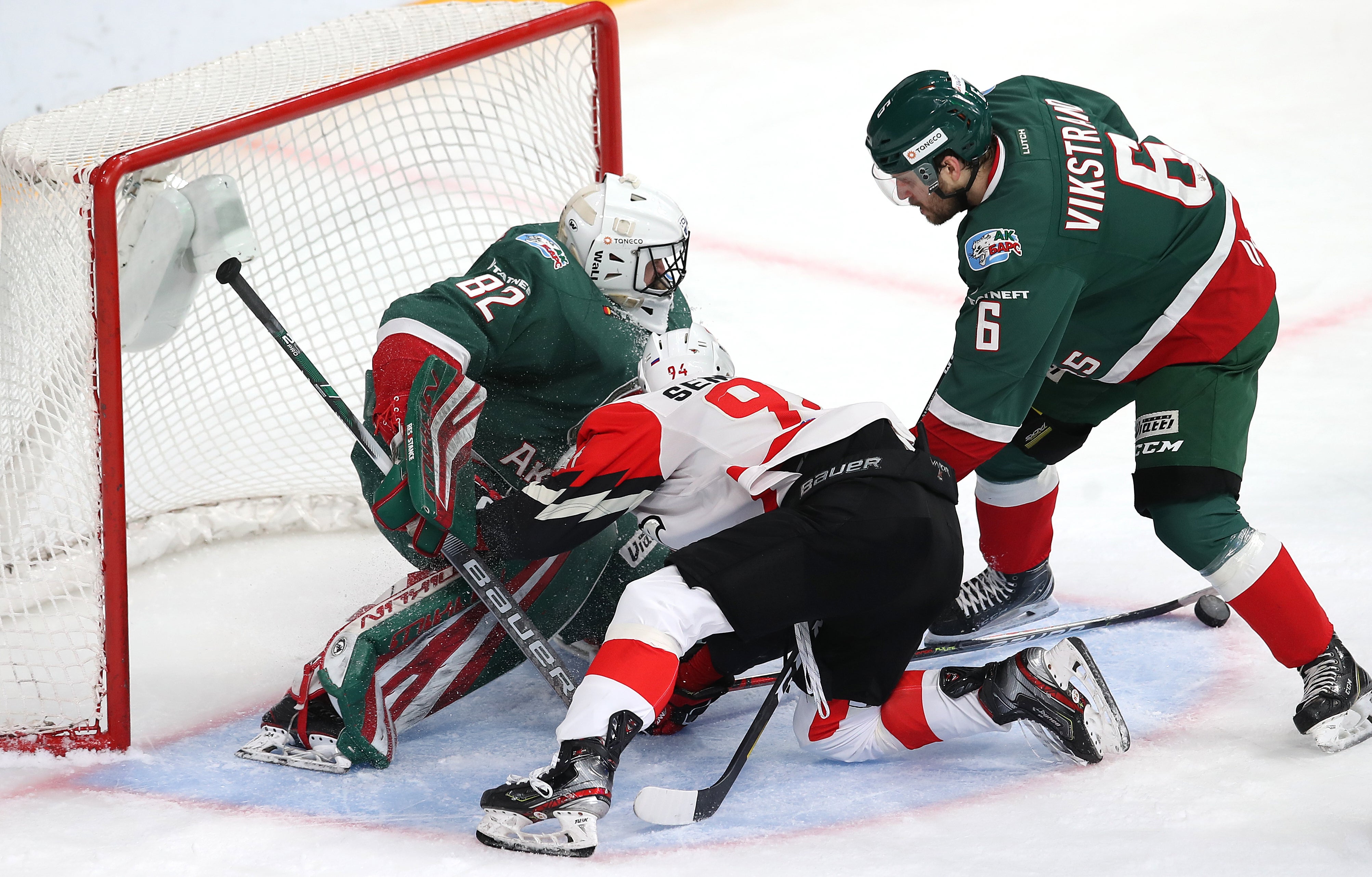 (c) http://photo.khl.ru Vladimir Bezzubov