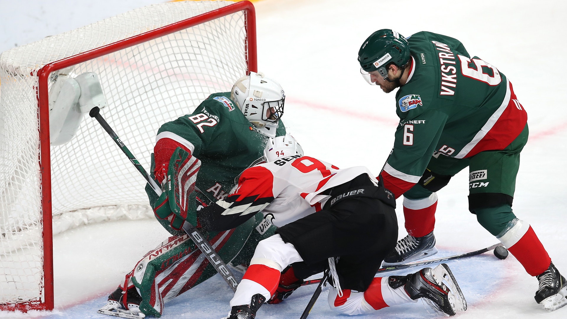 (c) http://photo.khl.ru Vladimir Bezzubov