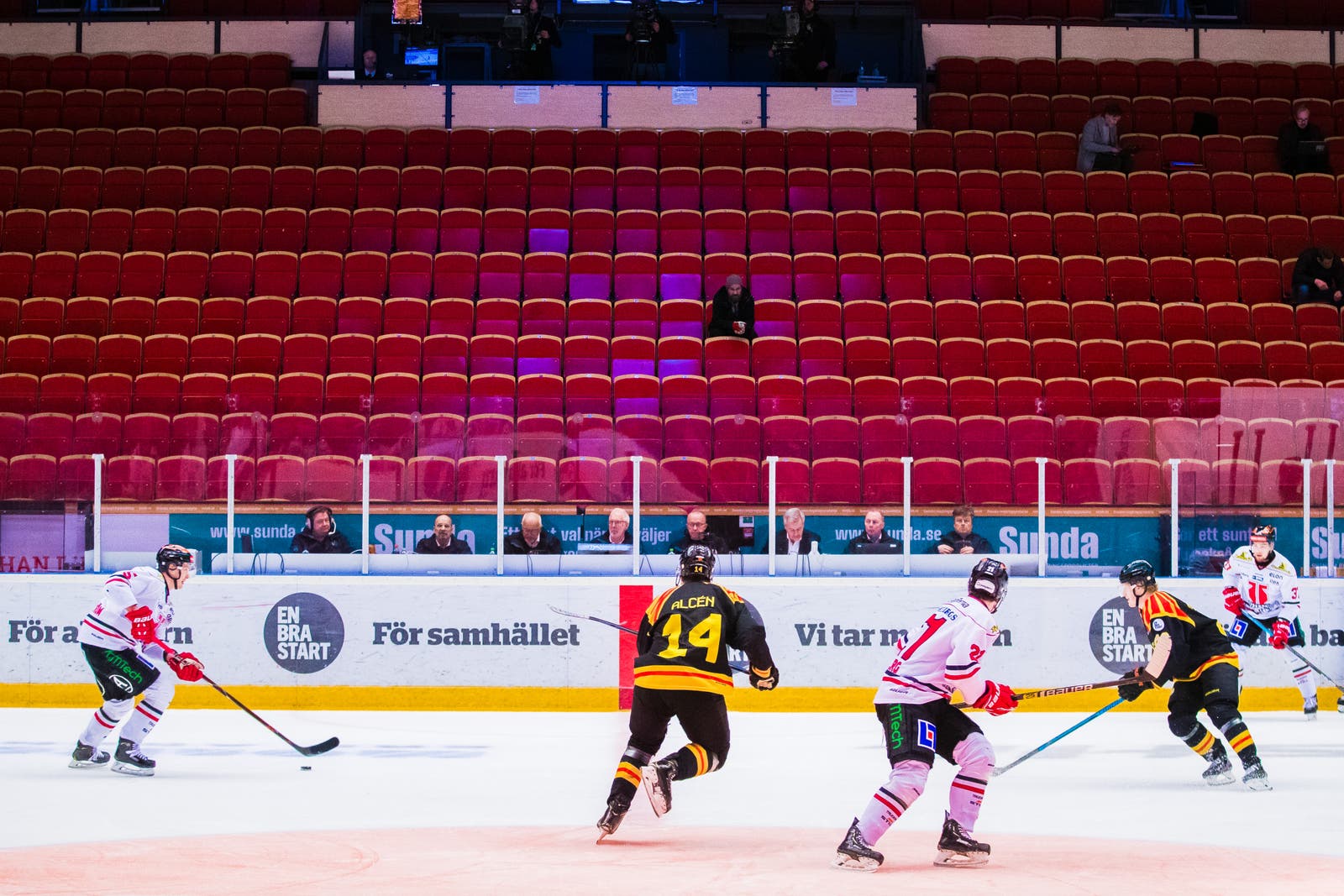 (13240) tomma läktare