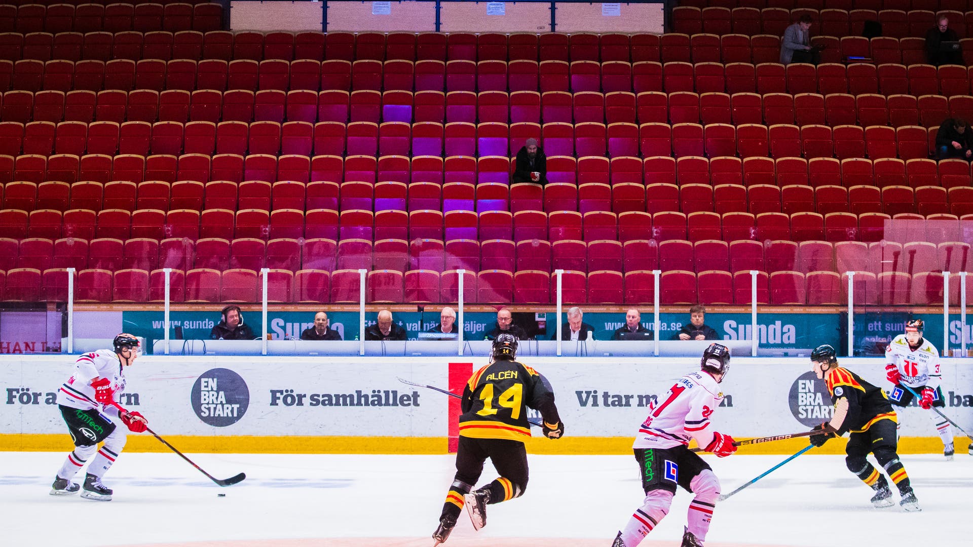 (13240) tomma läktare