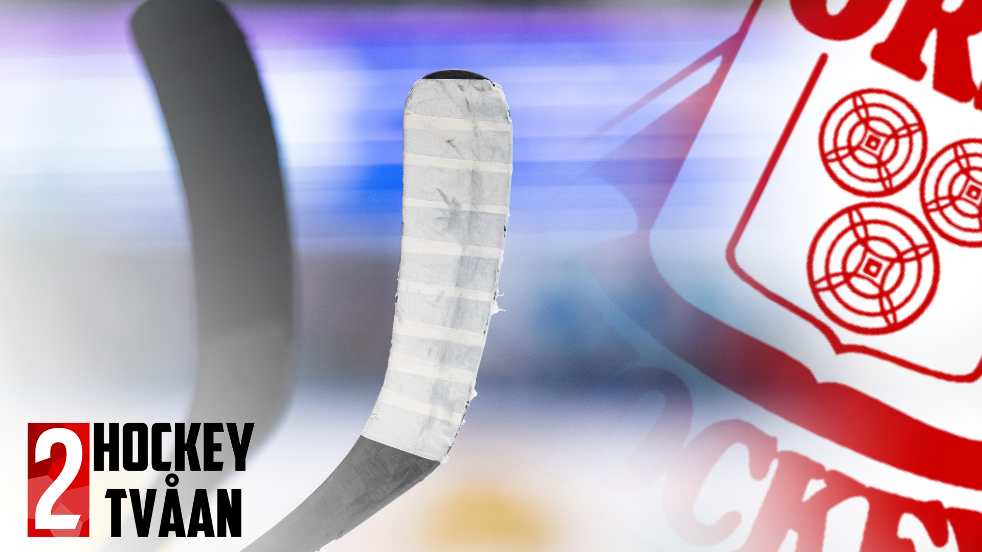 Närbild på en ishockeyklubba med tejpat blad framför en suddig bakgrund och en röd klubblogga. Nere till vänster syns logotypen för Hockeytvåan.