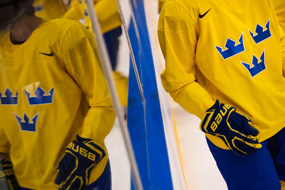 (2081) Tre Kronor logo genre