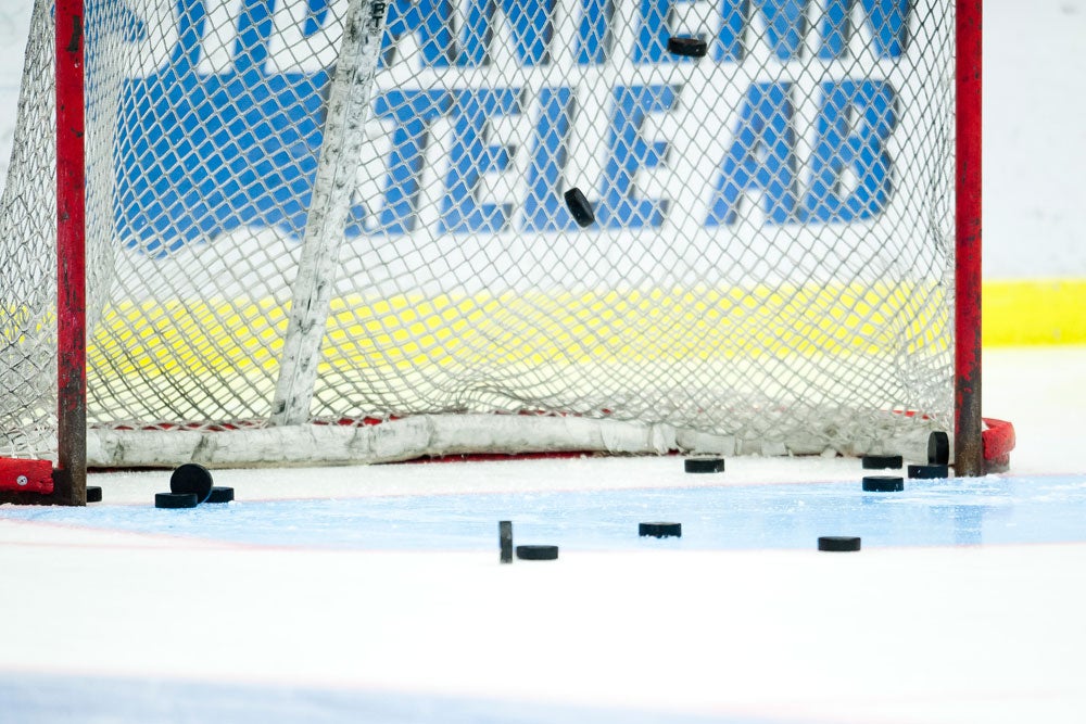 (5018) Genrebild puckar mål