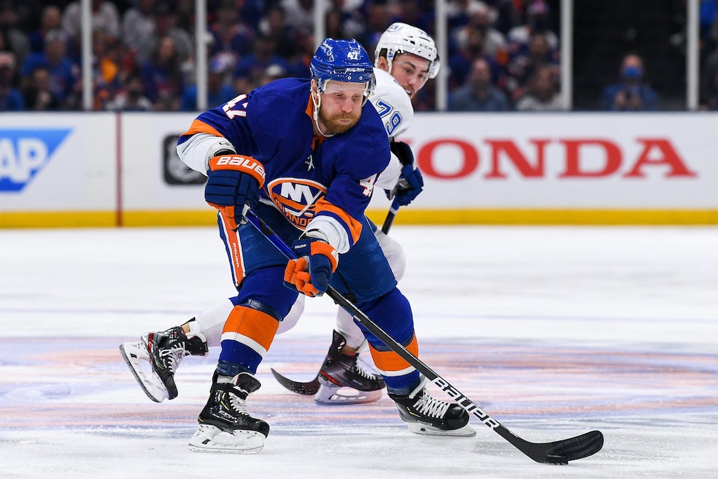 (20937) Leo Komarov/NY Islanders