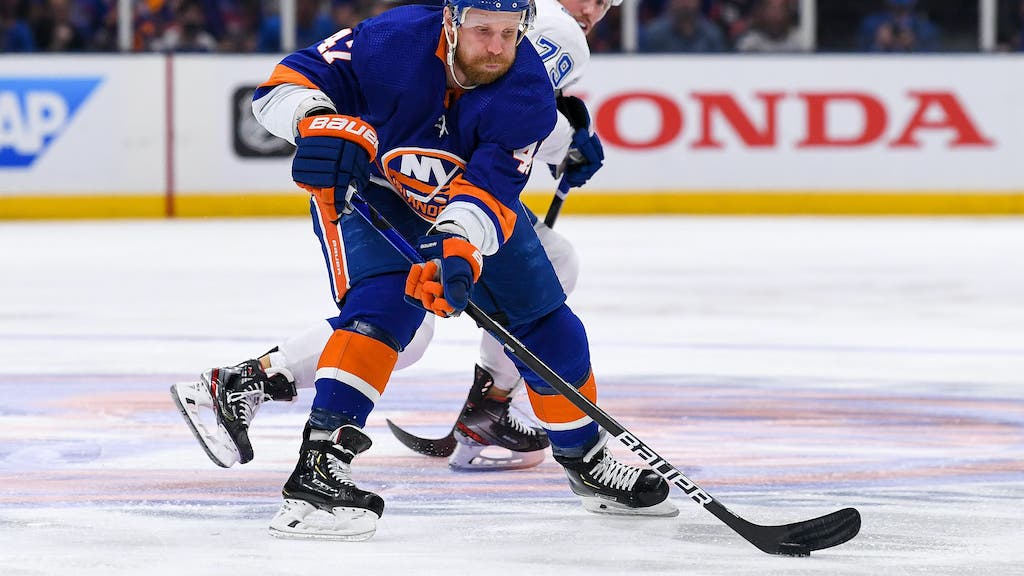 (20937) Leo Komarov/NY Islanders