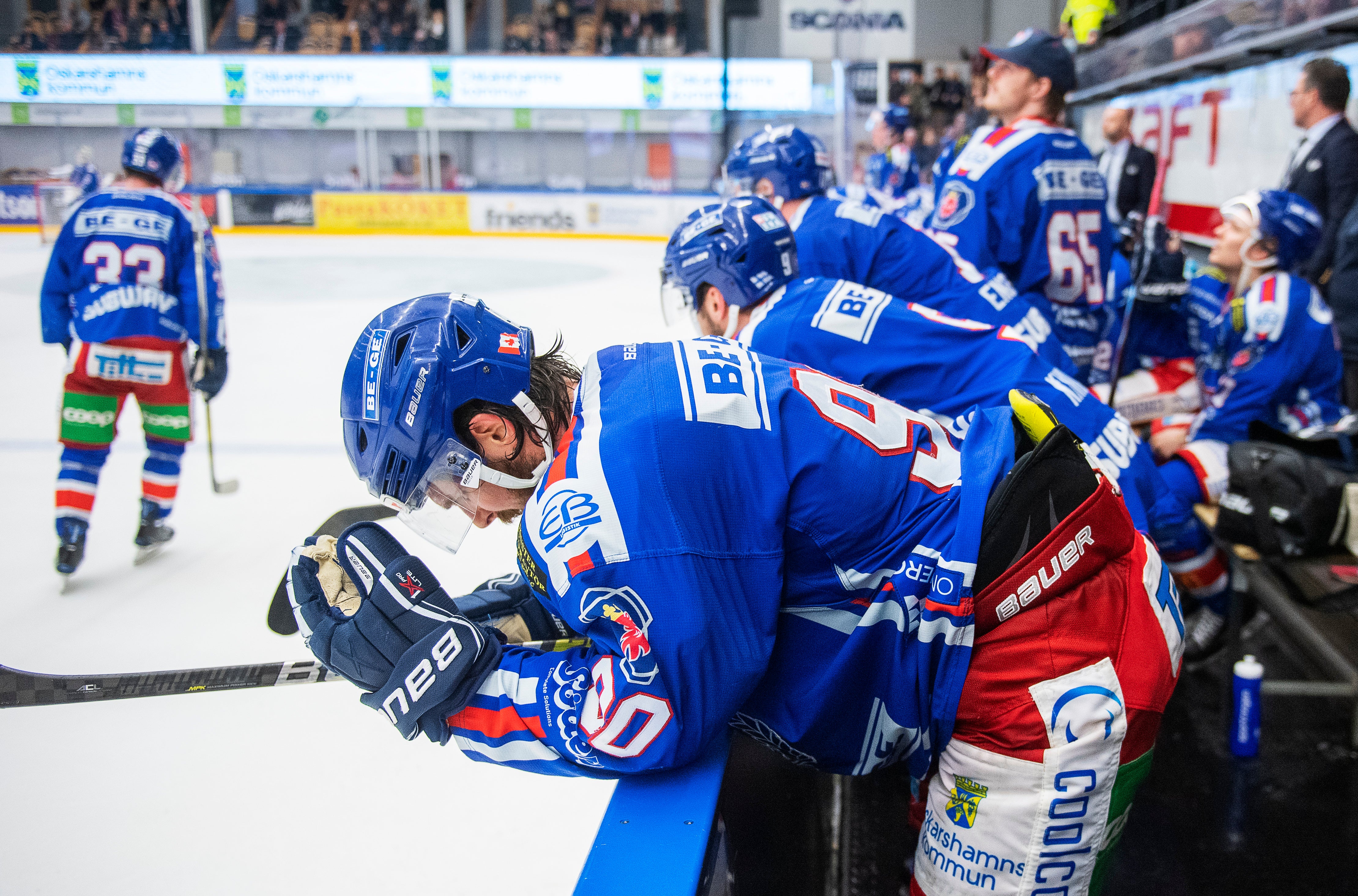 (8752) alex hutchings