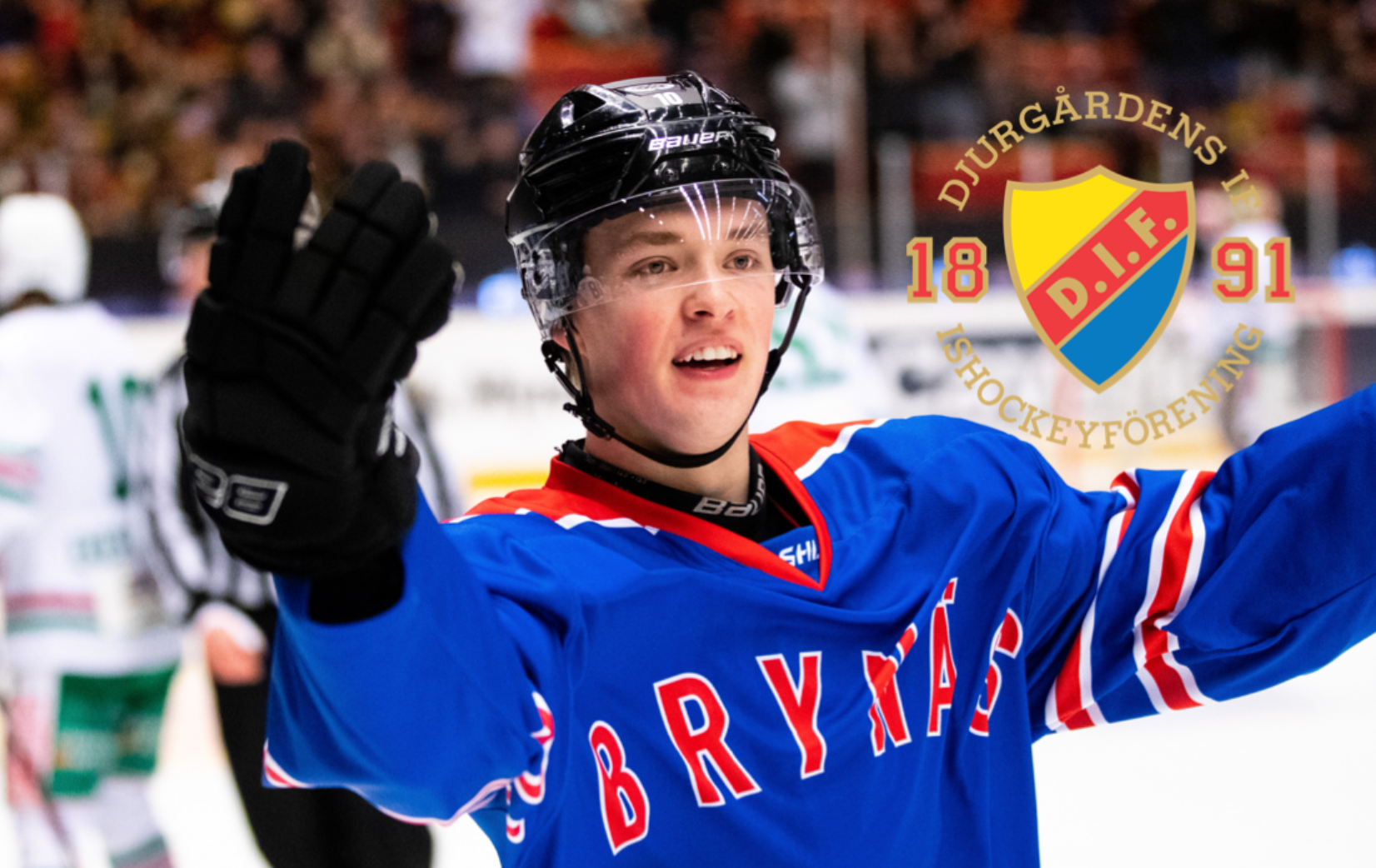 En ishockeyspelare i blå tröja firar med armarna utsträckta. I bakgrunden syns Durgårdens hockeyförenings logotyp.