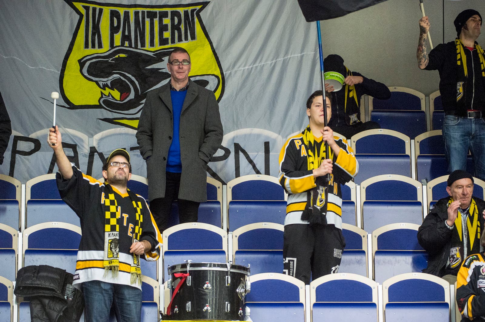 (715) Pantern publik