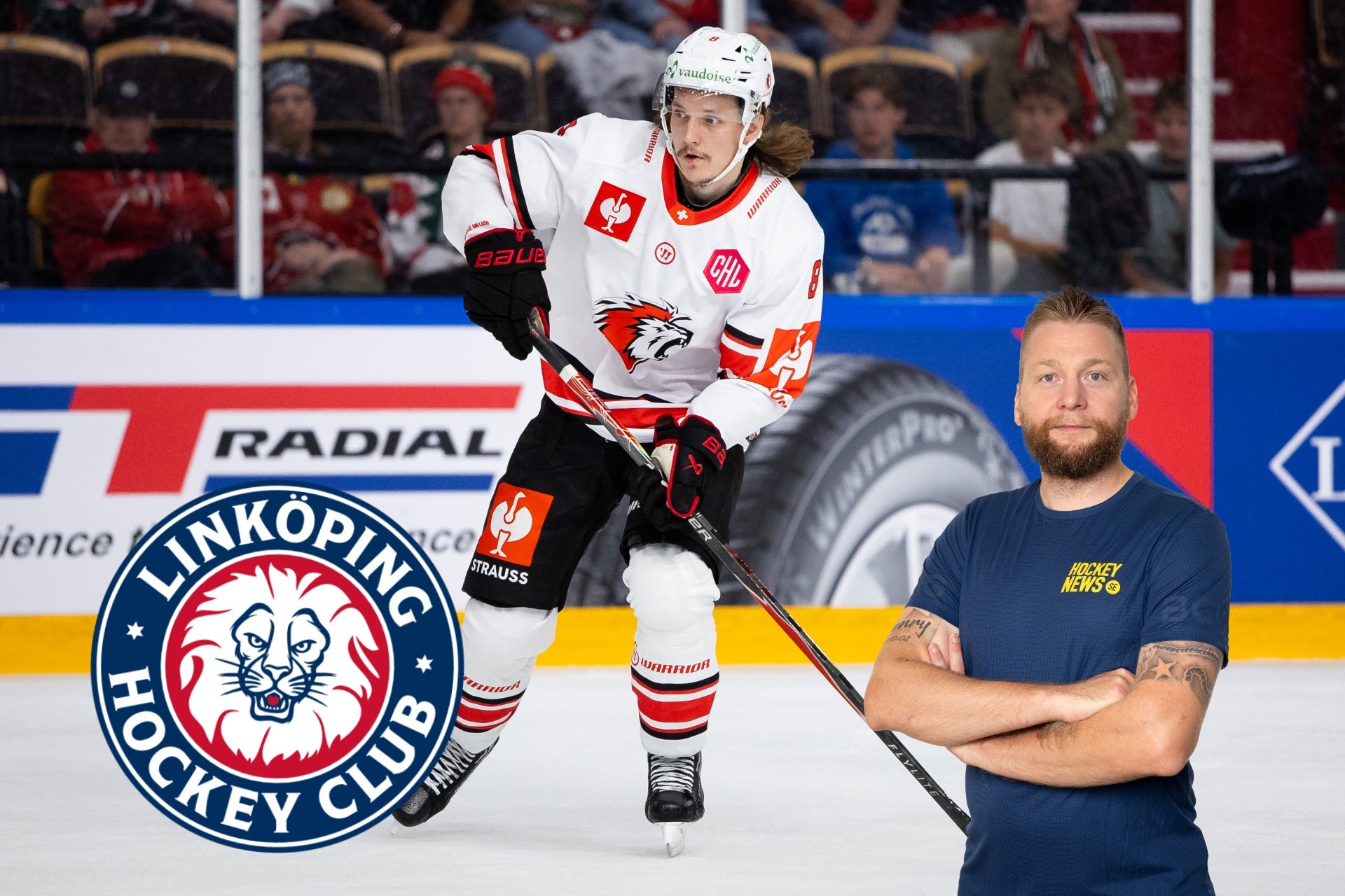 En ishockeyspelare i vit matchtröja åker skridskor på isen, med Linköping Hockey Club-loggan i bild och en man med korslagda armar i bakgrunden.