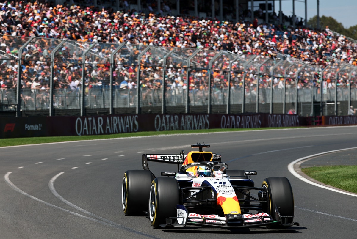 Verstappen kraschar i GP-kvalet – Lindblad nia!