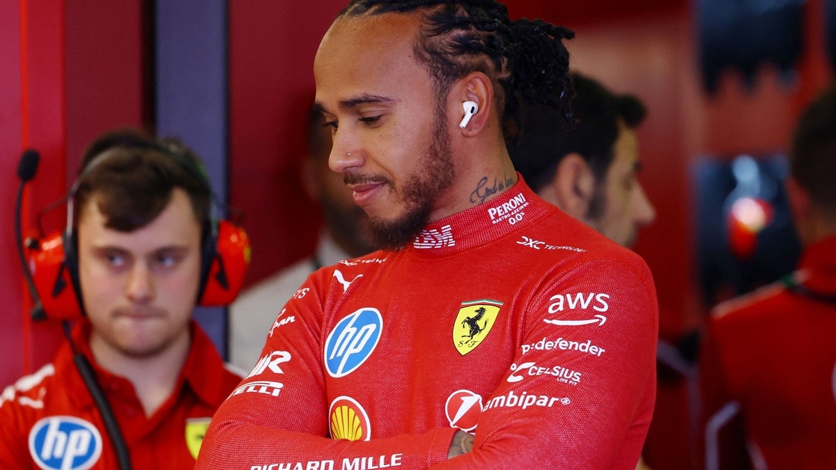 Lewis Hamilton i Ferraris garage. Inför säsongen 2026 får britten en ny raceingenjör efter att Riccardo Adami bytt roll inom teamet.