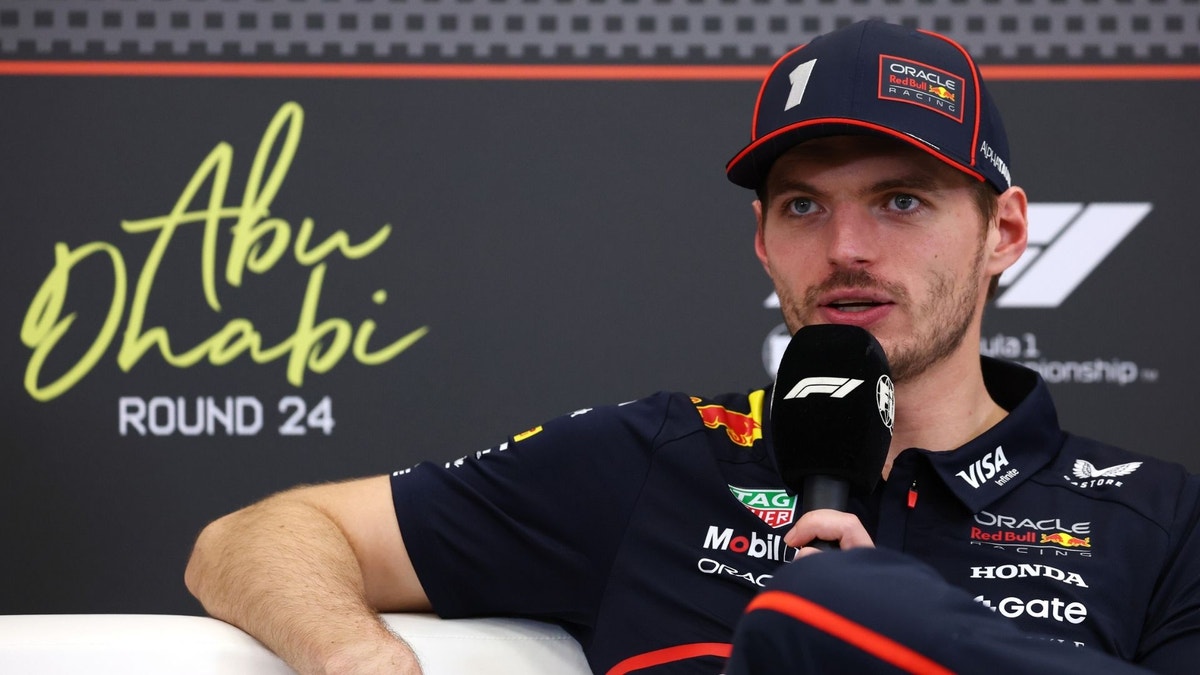 Max Verstappen fick en brysk fråga på presskonferensen i Abu Dhabi – och höll inte tillbaka i sitt svar.