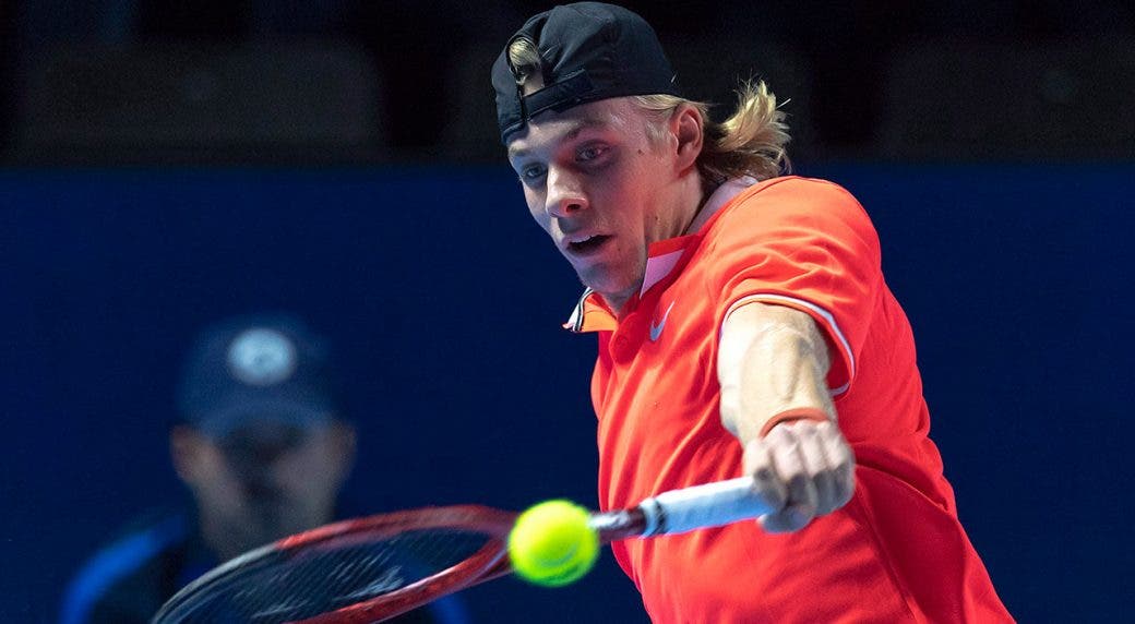 denis_shapovalov_plays_backhand-1040×572