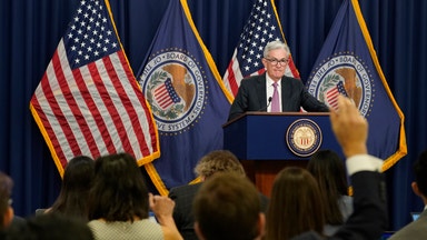 Fed lämnar räntan oförändrad – undviker nämna tullar