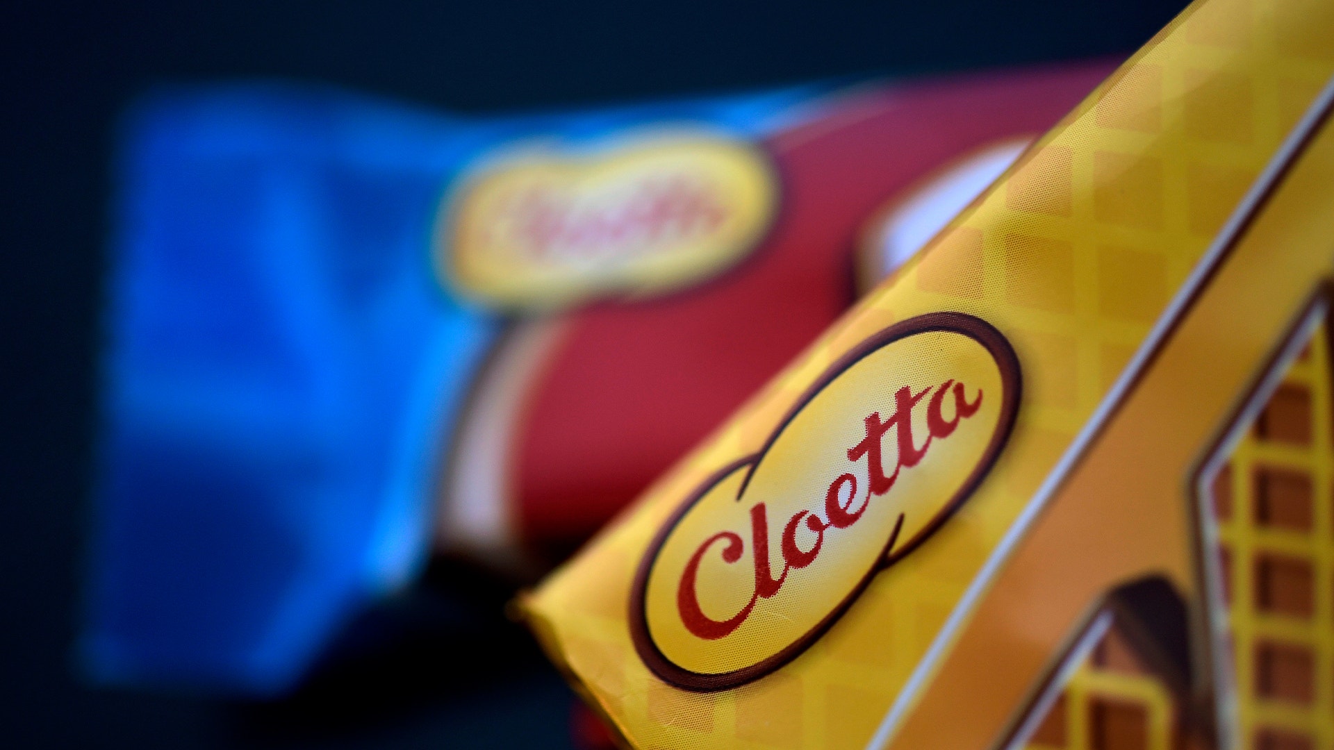 Cloetta-logotyp på en gul godisförpackning.