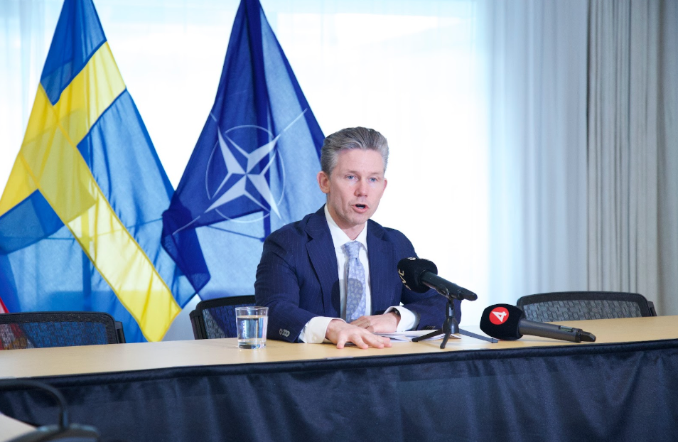 Pål Jonson, Sveriges försvarsminister