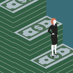 Illustration av en person i affärskläderna som står på en stapel med sedlar och mynt. Bilden symboliserar ekonomi och finansiell framgång.