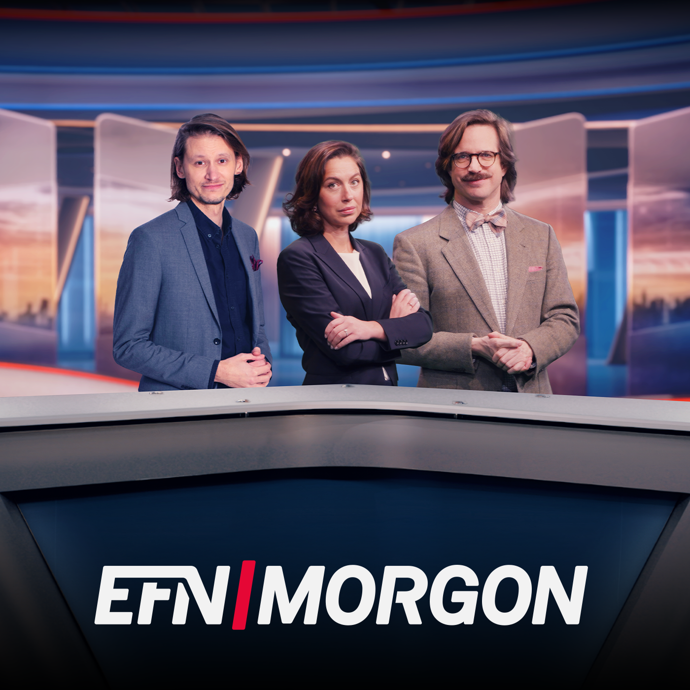 Tre personer vid ett nyhetersankarbord i en TV-studio. Logotypen EFN MORGON syns längst ner på bilden.