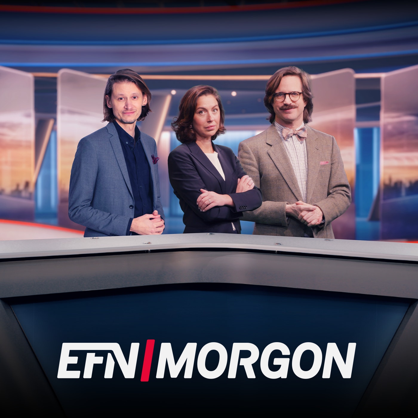 Tre personer vid ett nyhetersankarbord i en TV-studio. Logotypen EFN MORGON syns längst ner på bilden.