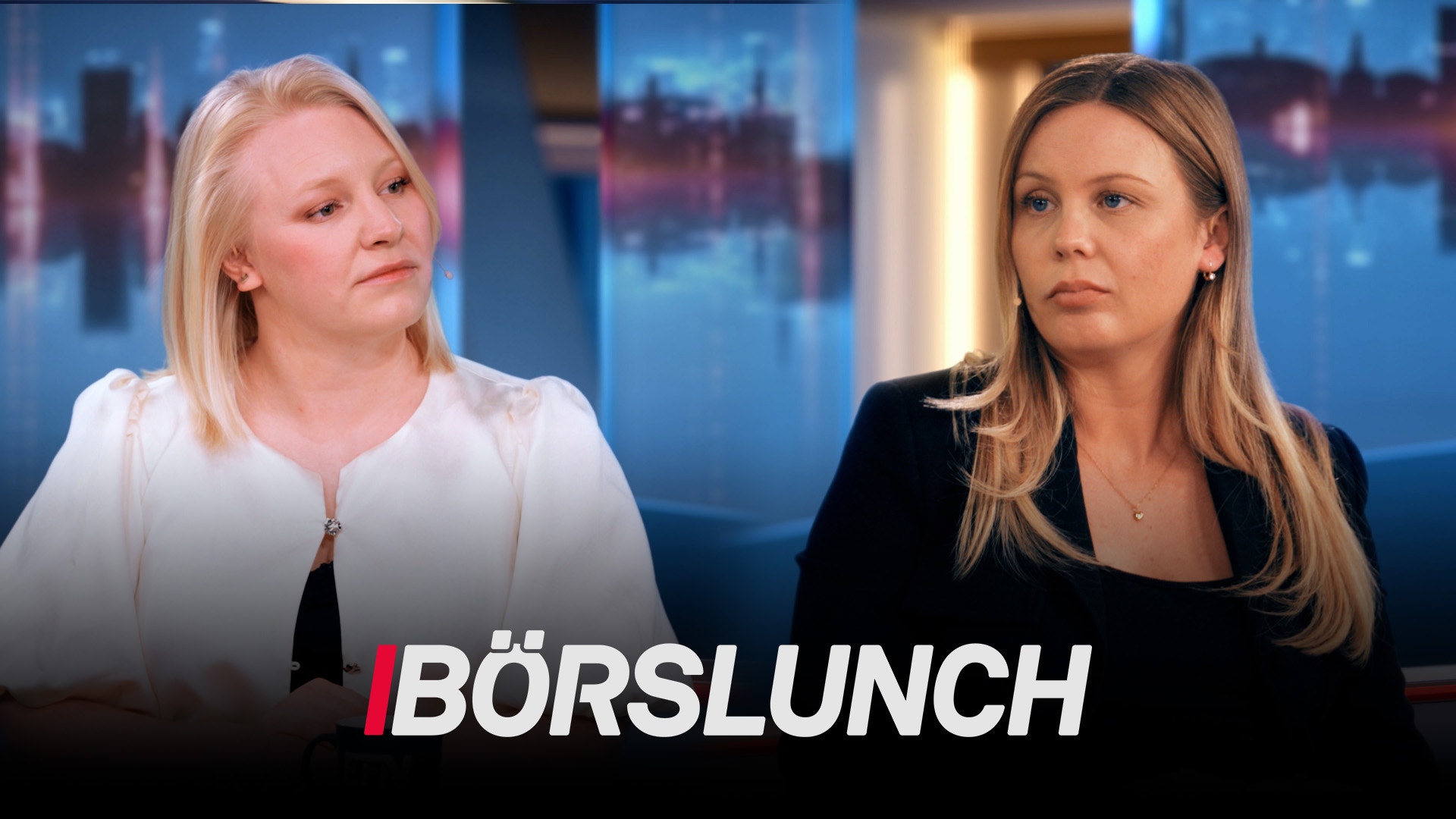 Två kvinnor i TV-studio med stadsvy i bakgrunden. Texten Börslunch visas längst ned.