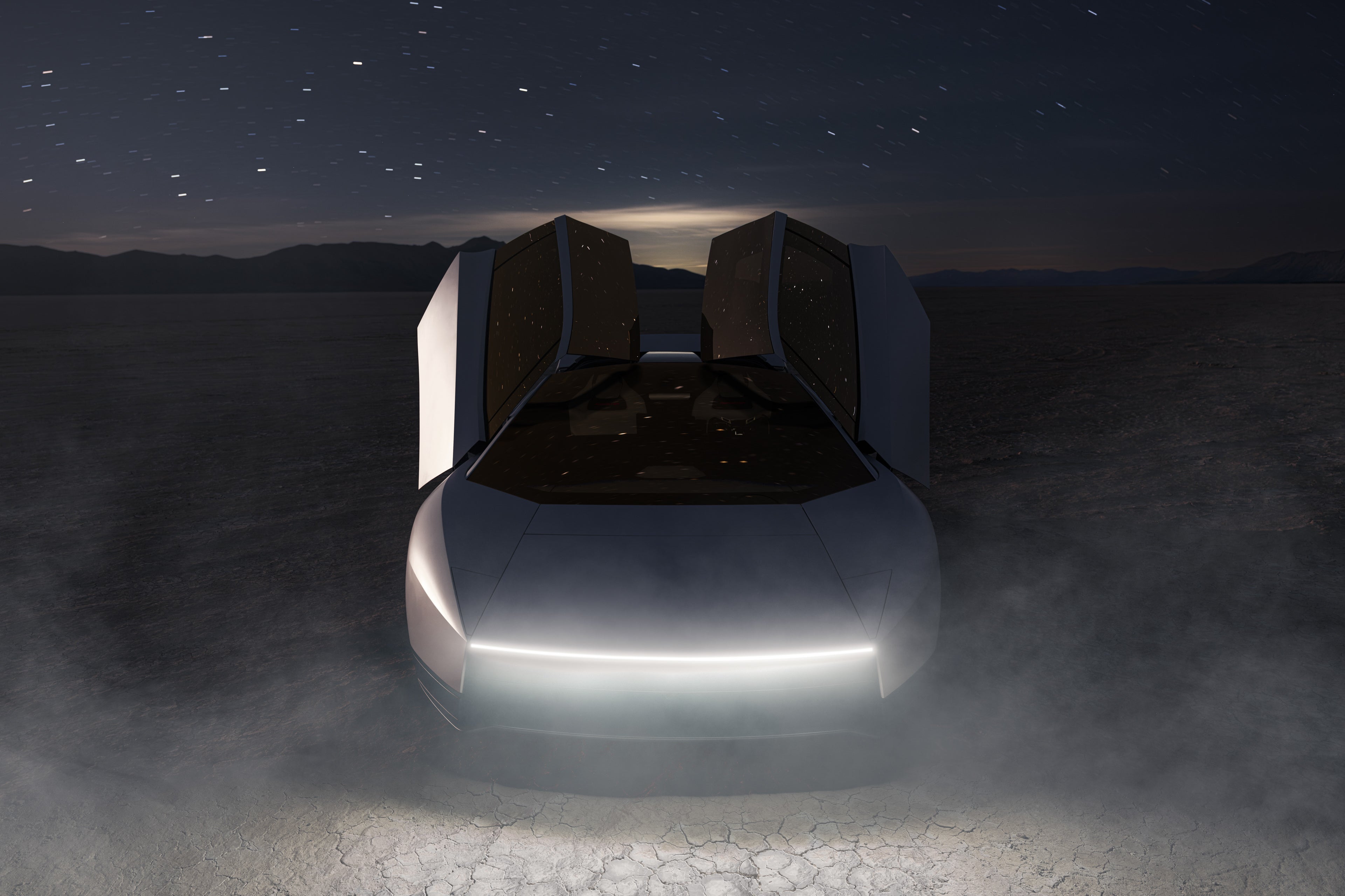 Futuristisk silvrig bil sedd framifrån med öppna dörrar som pekar uppåt, på en torr öken under stjärnhimmel.
