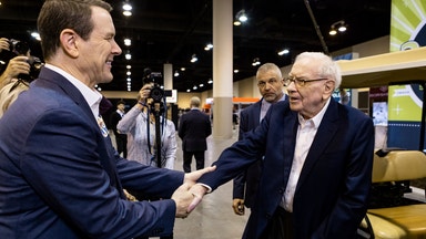 Warren Buffett lämnar vd-posten: "Monumentalt"