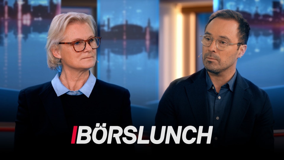 Två personer i en TV-studio med stadsvy i bakgrunden. Texten "BÖRSLUNCH" visas längst ned.