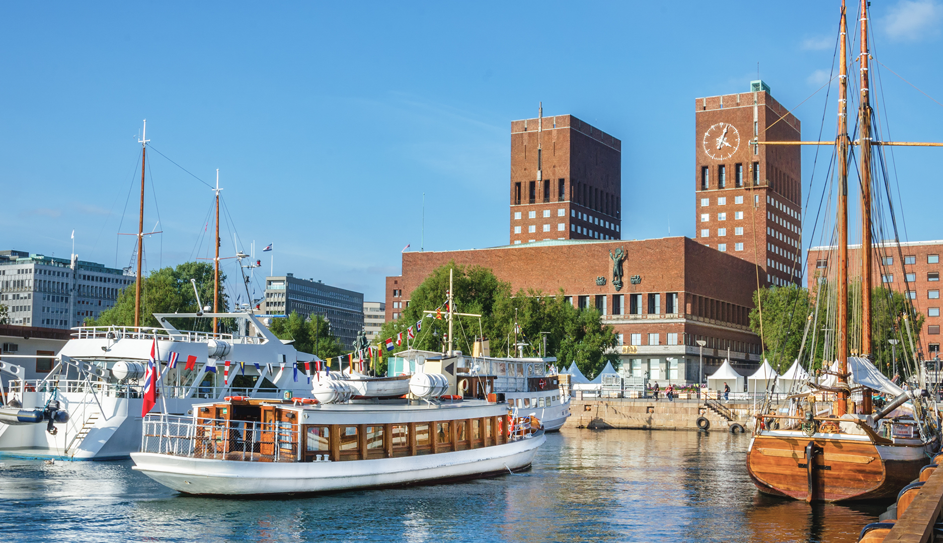 Vy över Oslo rådhus.