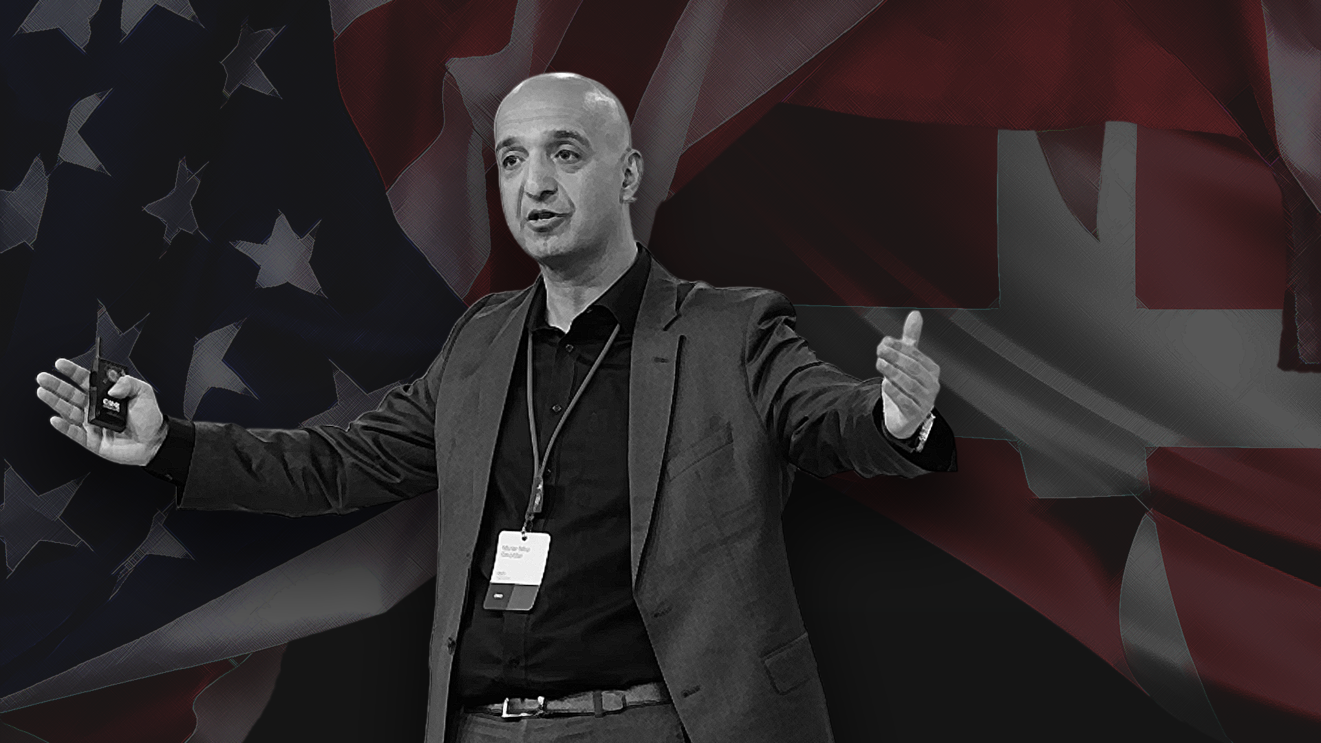 En man presenterar framför en amerikansk flagga