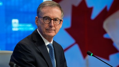 Centralbankschef: Trumps tullar hotar dollarns särställning