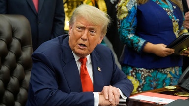 Trump hotar Kanada med 35-procentiga tullar